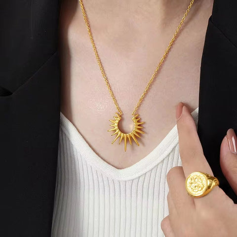 Minimalist 18K Gold Plated Geometric Pendant Necklace Stainless Steel Sunburst Necklace Waterproof Jewelry