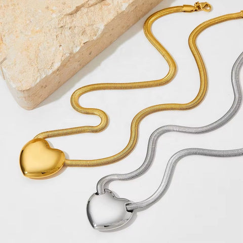 Waterproof PVD Gold Plated Flat Snake Chain Love Vintage Stainless Steel Jewelry Heart Charm Pendant Necklace for Women